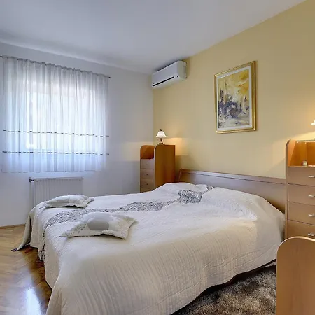 House With A Parking Space Premantura, Medulin - 22760 度假居 *